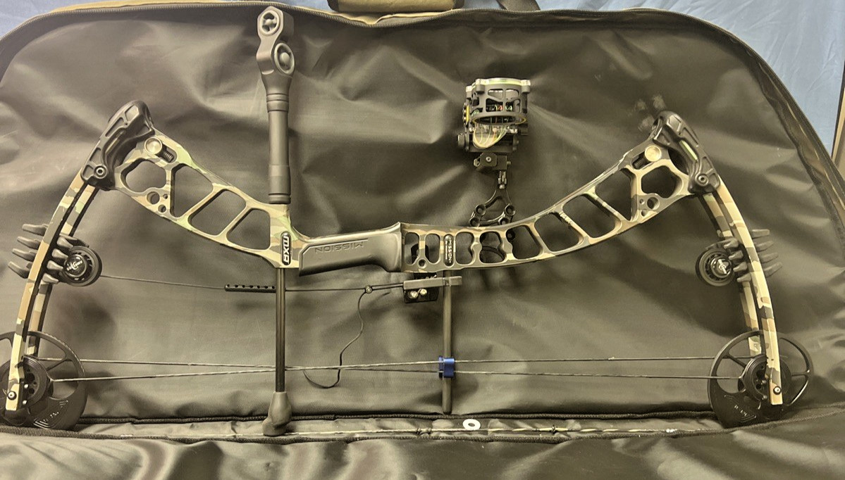 Mathews Mission MXR Compound Bow with 5 Pin Sight Camo Right-Handed. With case