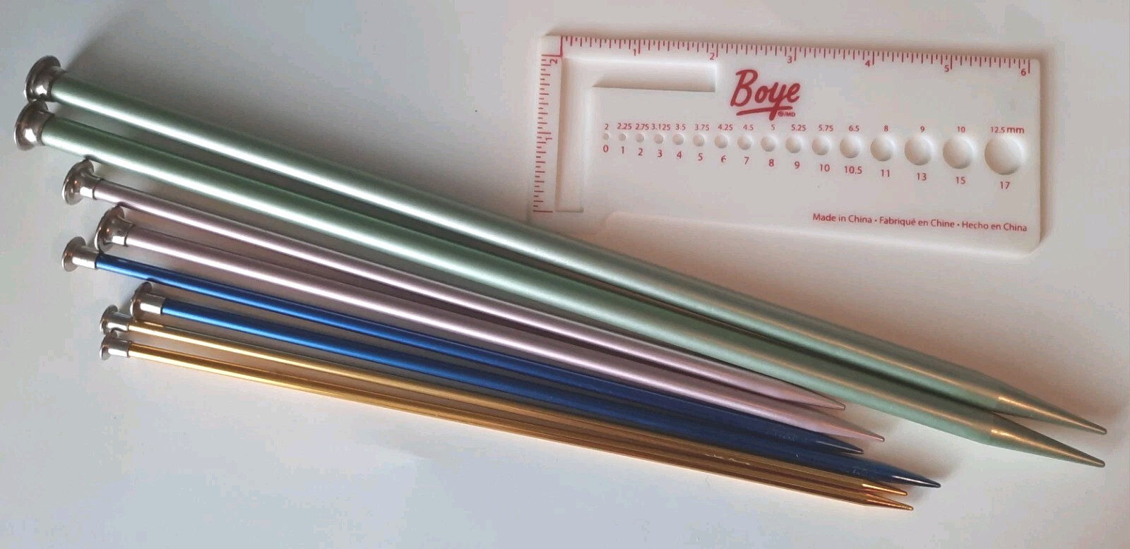4 Pairs of Aluminum Knitting Needles + Knitting Gauge. Boye, S. Bates. Pre-owned