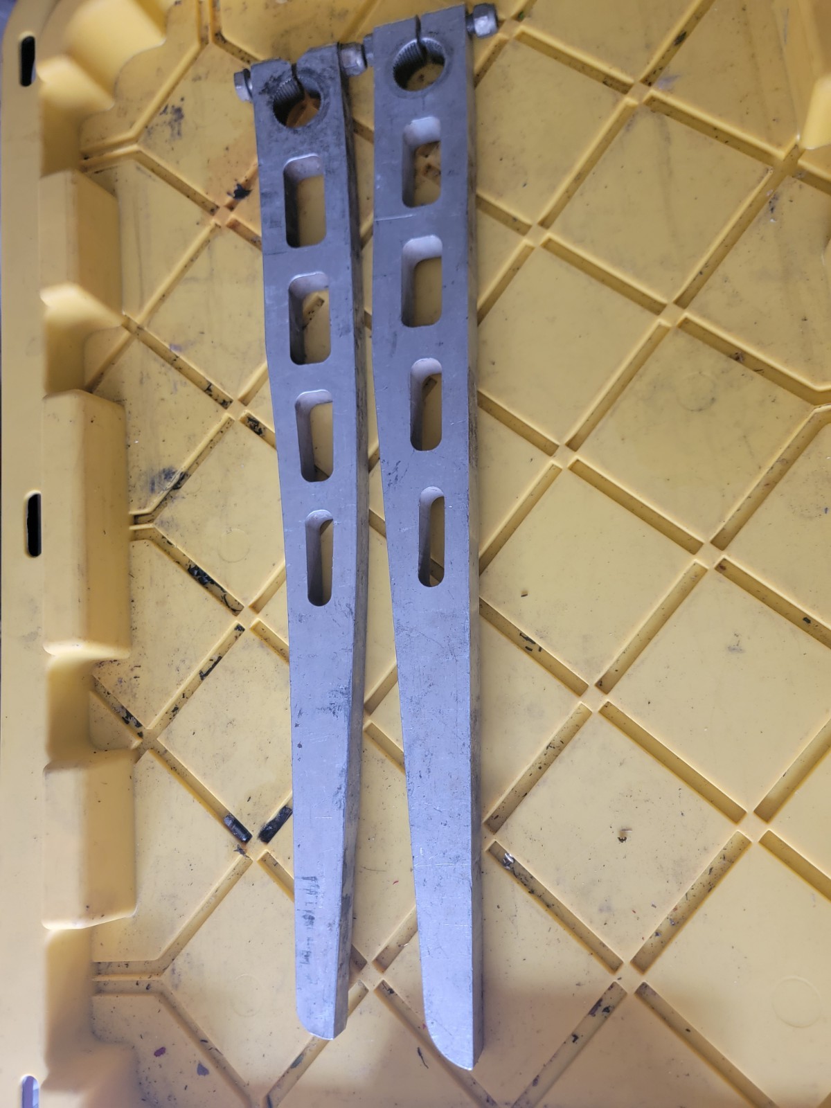 SPRINT CAR 2ea RIGHT FRONT TORSION ARMS USED
