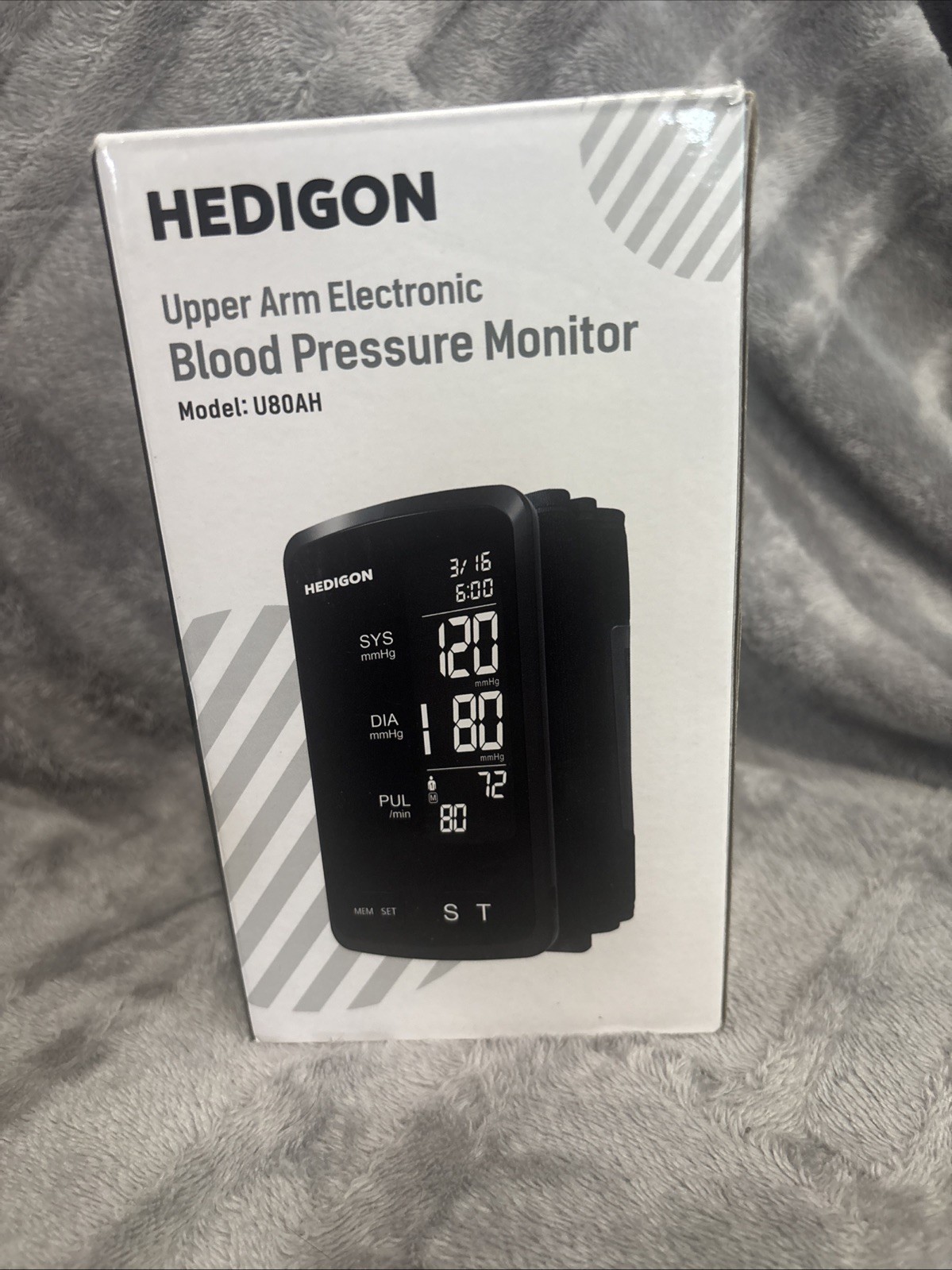 Upper Arm One-Piece Design Blood Pressure Monitor