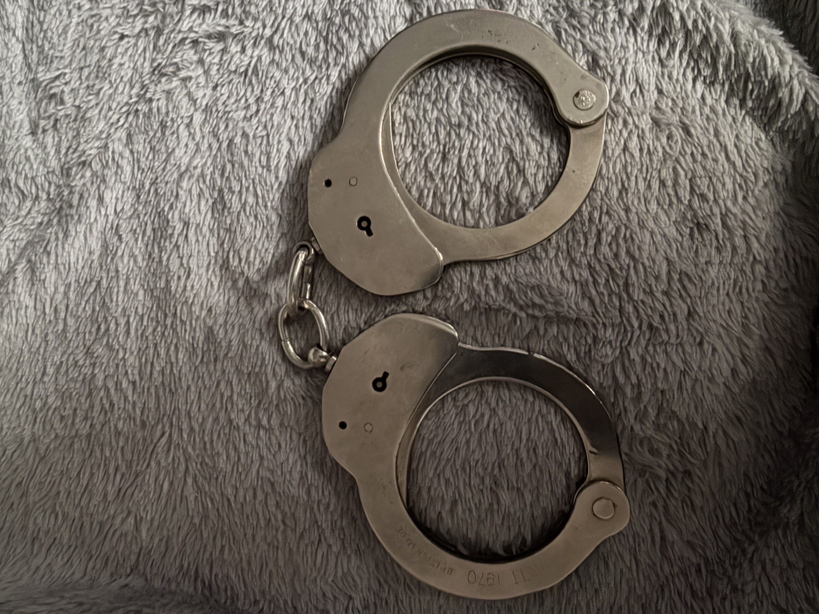Vintage Police Issue Hiatts 1970 Chain Linked Steel Ratchet Handcuffs