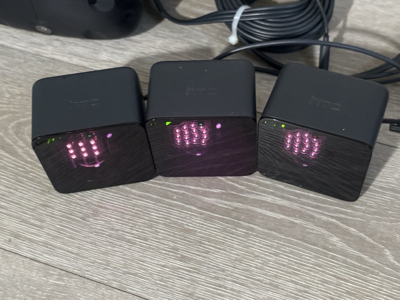 HTC Vive VR Full Headset Kit System Virtual Reality TURNS ON BUT UNTESTED AS-IS