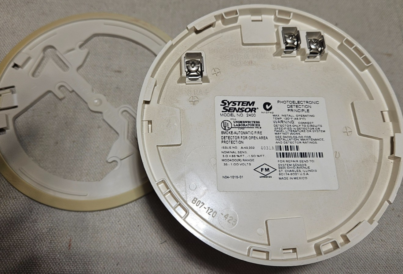 System Sensor 2400 Smoke Detector (Slight Yellowing)