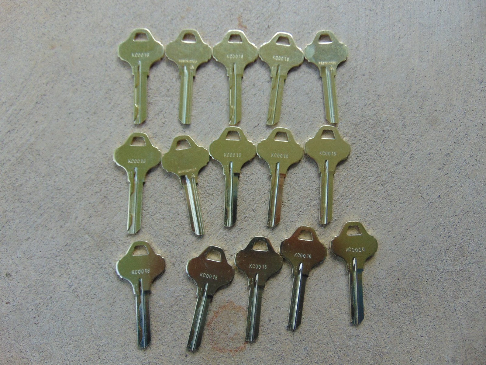 15  KEYS   EVEREST SCHLAGE B124  KEYS UNCUT    LOCKSMITH