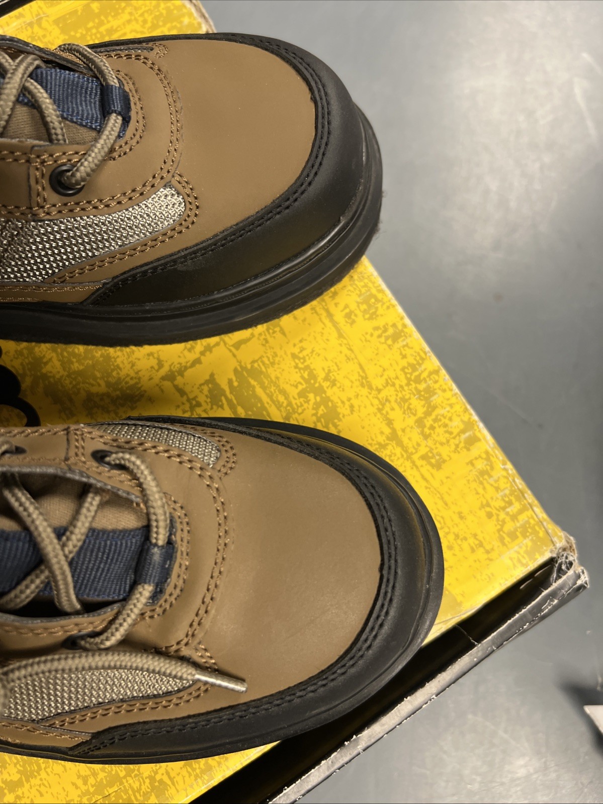 Size 8 Cabela's Men's Ultralight 2 Wading Fishing Boots