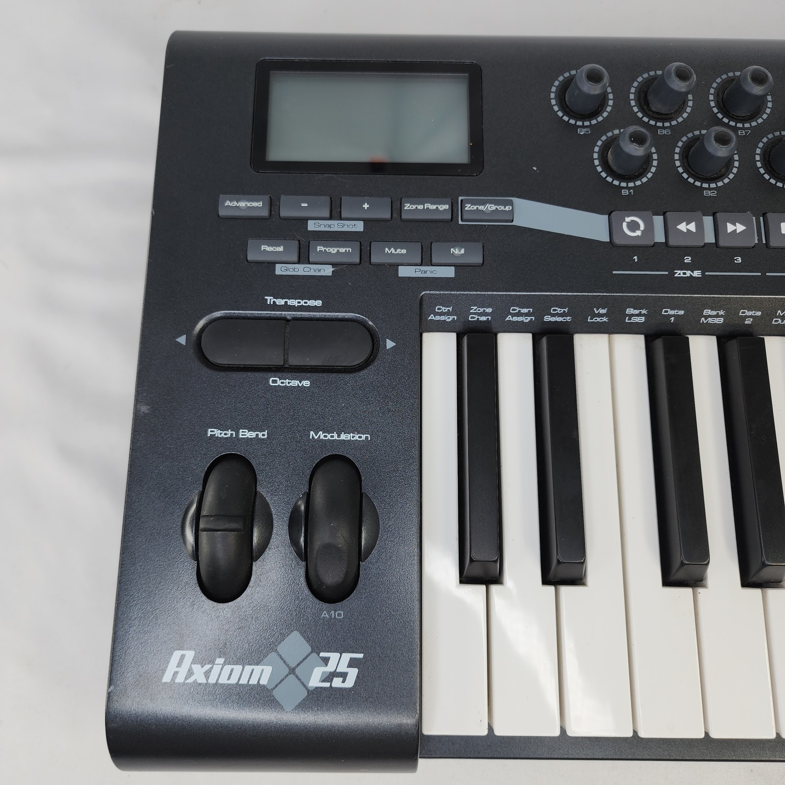 M-Audio Axiom 25 MIDI Keyboard Controller 25 Key USB Semi Weighted 8 Pads Knobs
