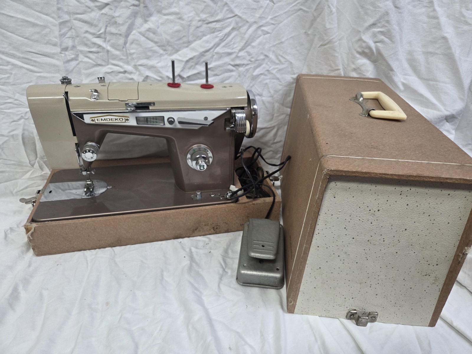 Vintage EMDEKO TOYOTA Steel Zigzag Sewing Machine - Made In Japan- Denim Leather