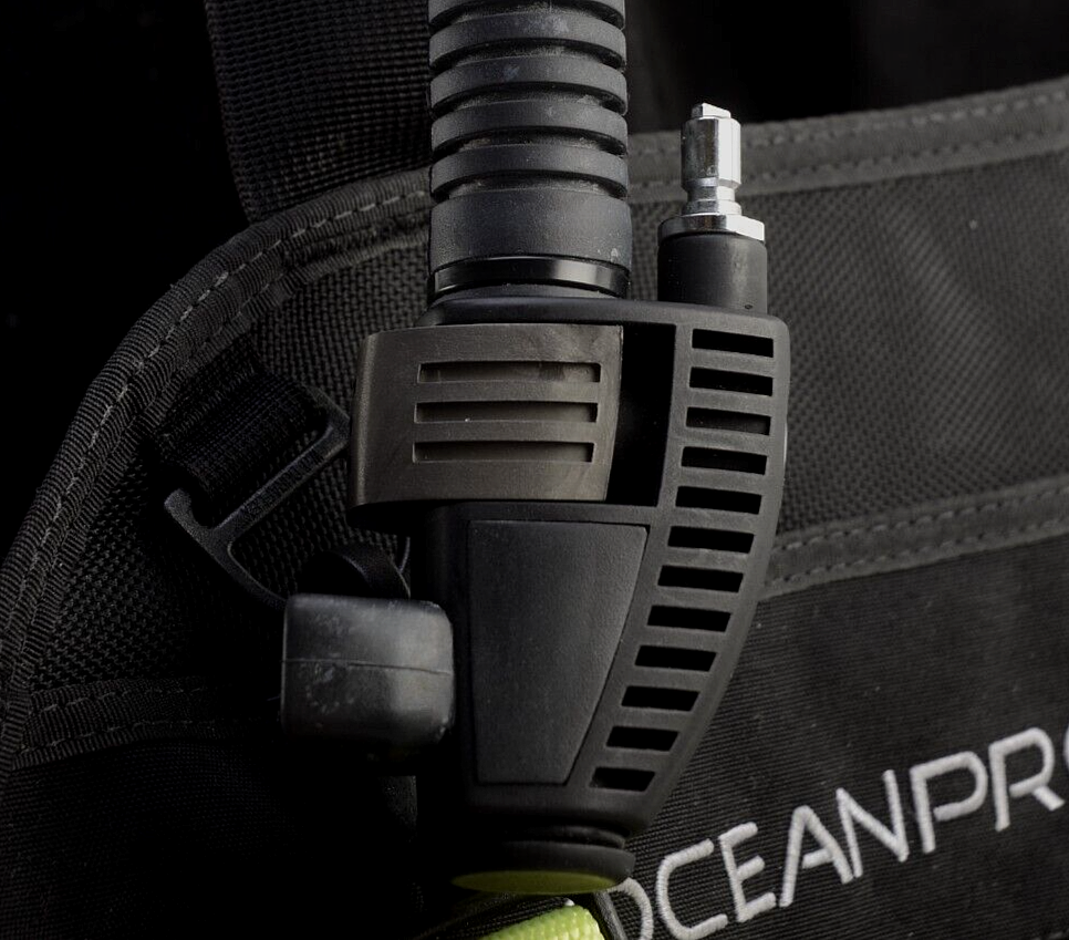 Oceanic Oceanpro BCD w/o Integrated Weight Size Small (see size chart below) EUC