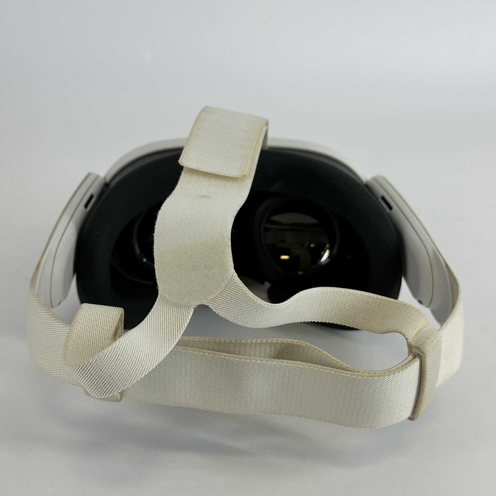 Meta Quest 3 VR Headset 128GB w/ Charger/Regular Strap - Good
