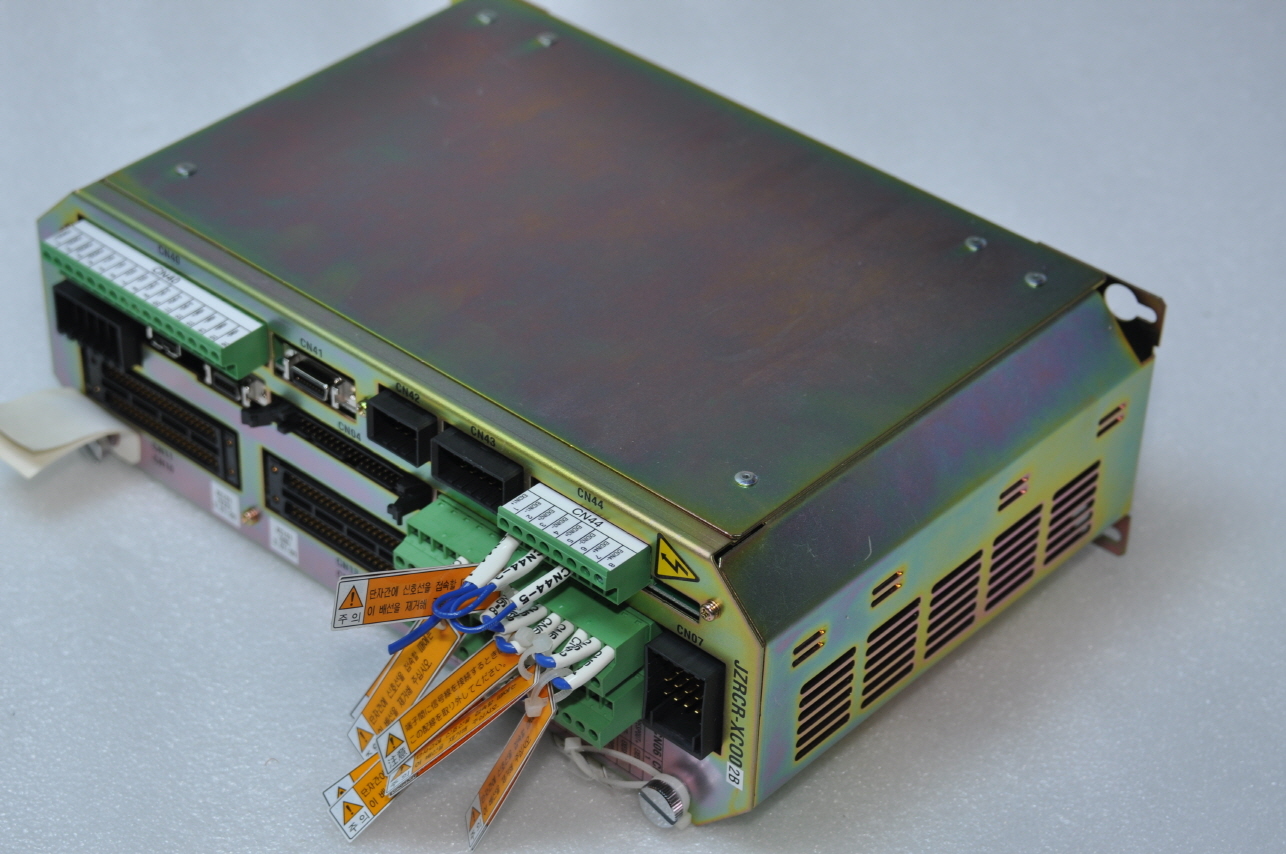 YASKAWA JZRCR-XC002B ROBOT CONTROLLER