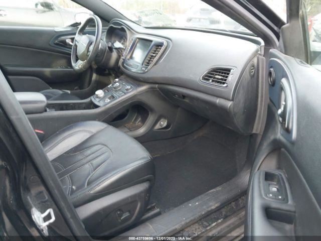 200 2015 Glove Box 4946589