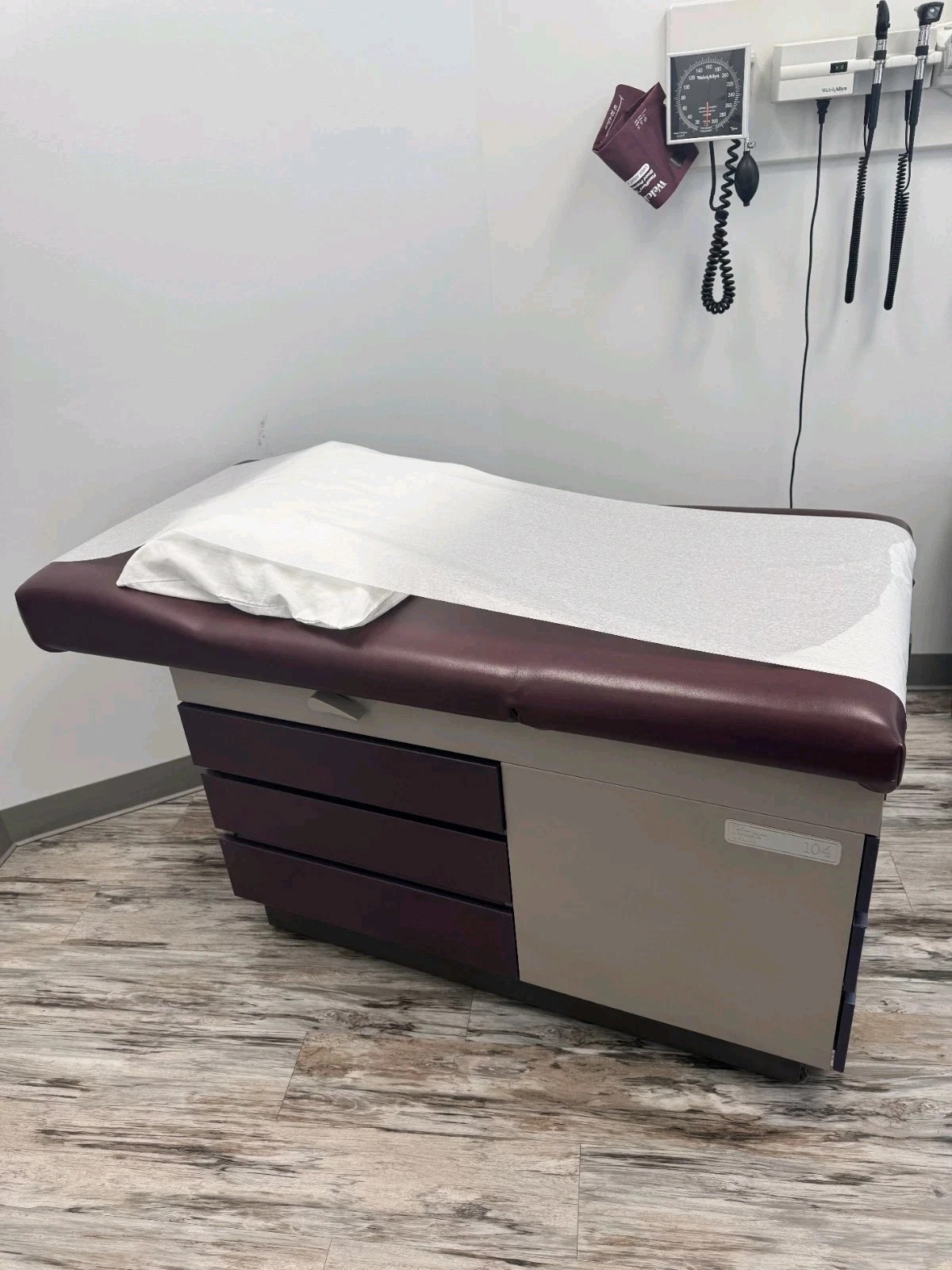 Midmark/Ritter 104 medical exam table, Detroit area Plum upholstery