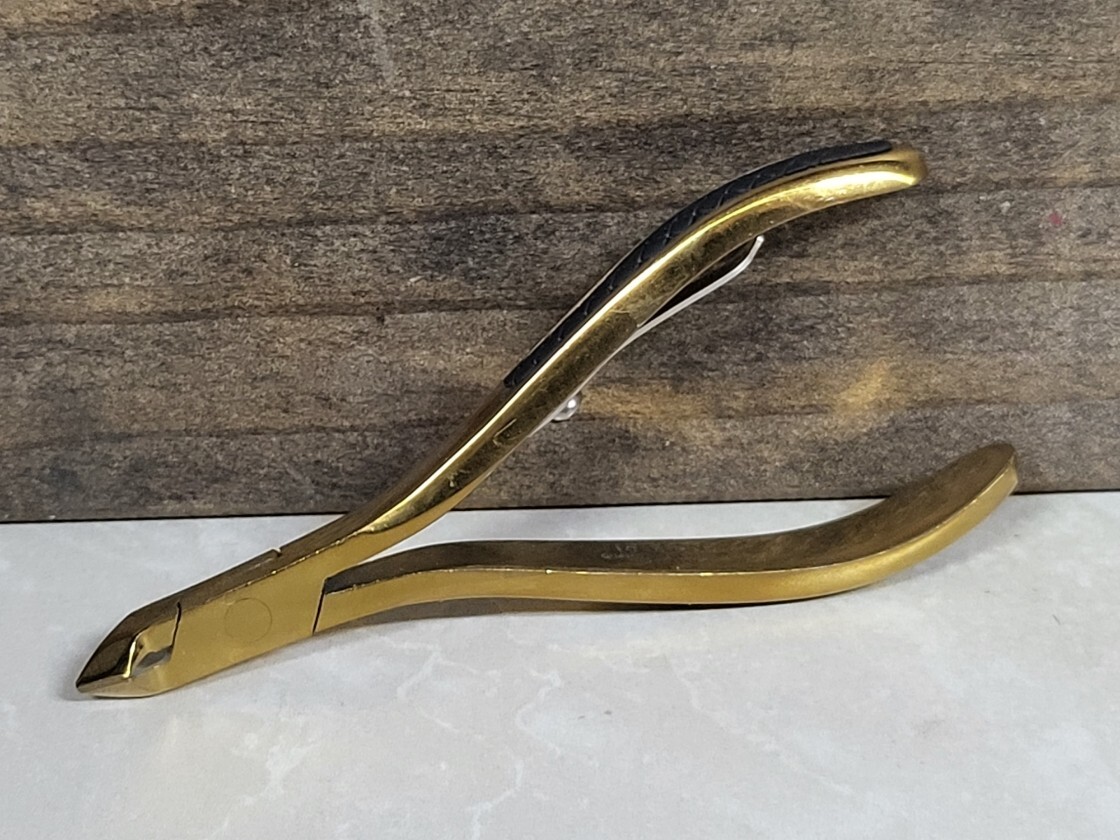 Revlon Gold Series cuticle nipper ~ 1/4 jaw ~ NWOB