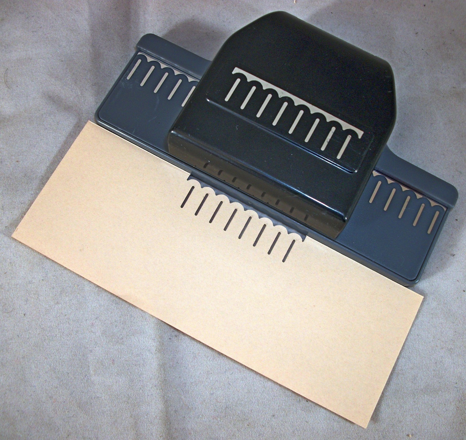 EK Success Border Craft Paper Punch - Scalloped Edge w/ Bars Lines  - 2" x 1/2"