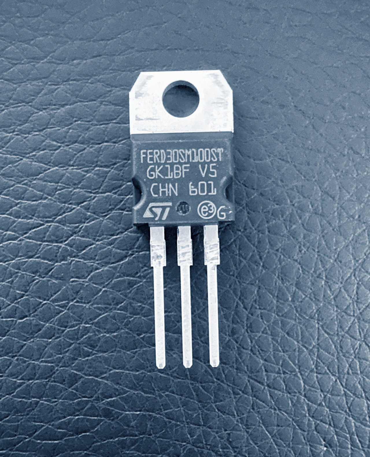 10PCS FERD30SM100ST ST Single Diode 100V 30A Field Effect Rectifier TO-220