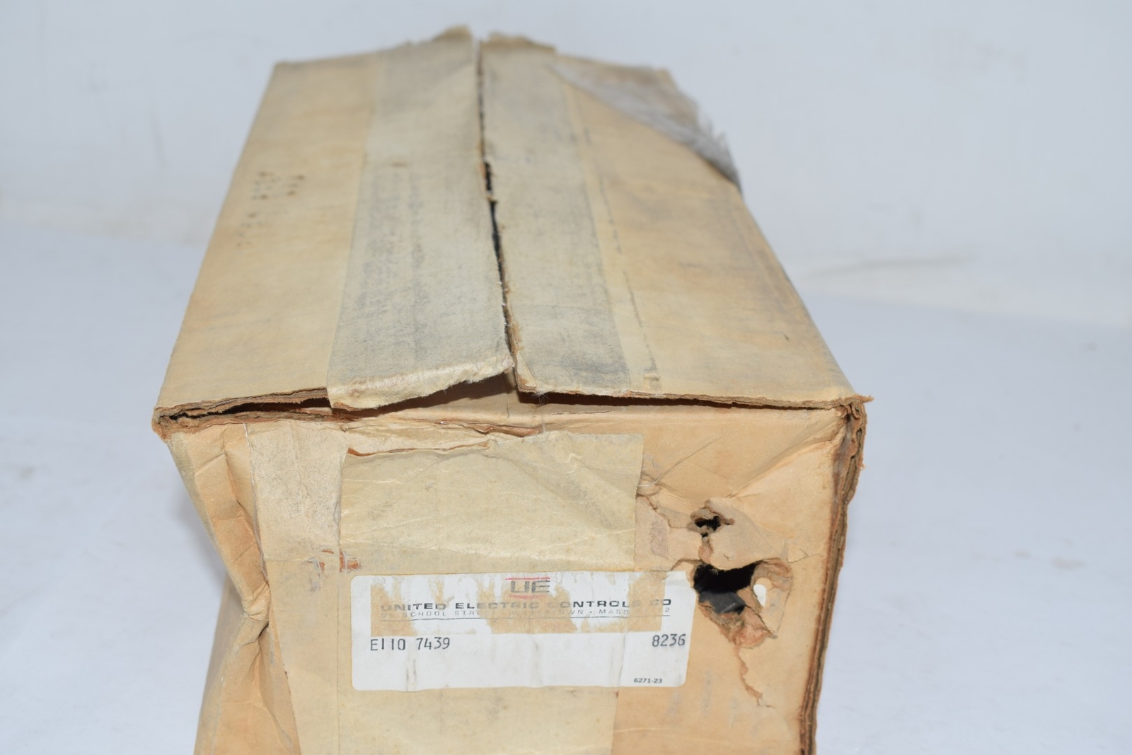 NEW United Electric Controls Temperature Controller 25-325F E1107439
