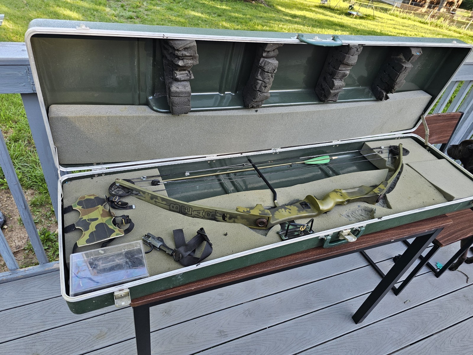 Vintage Bear Whitetail II Compound Bow W/case  - Ambidextrous