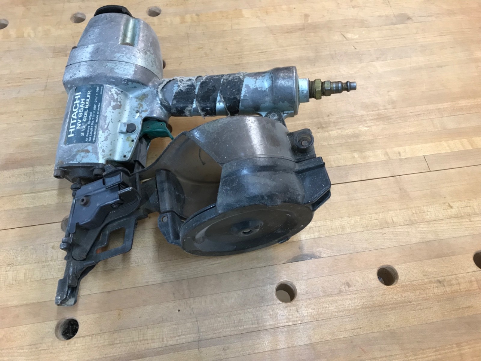 Hitachi NV65AH2 2.5in  Air Powered Contact  Coil Siding Nailer