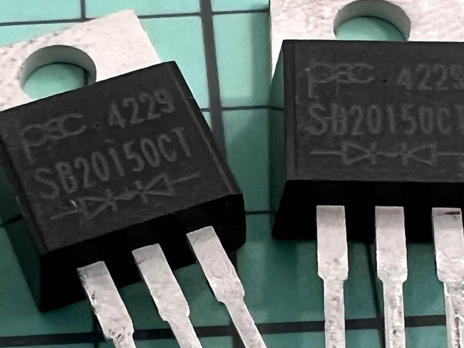 SB20150CT BARRIER RECTIFIER 20A (3pcs)
