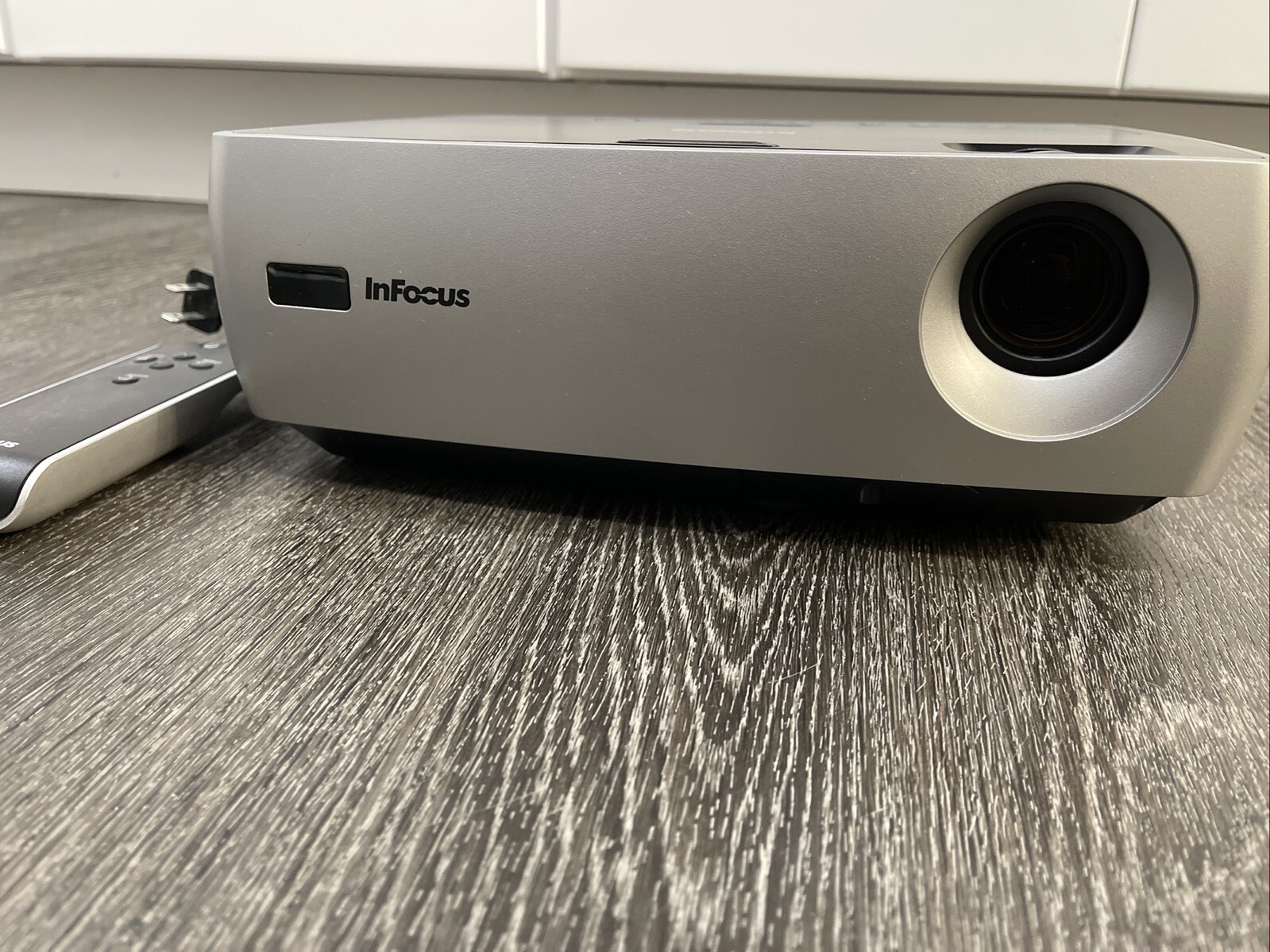 MINT InFocus IN24+ W240 DLP Portable Projector
