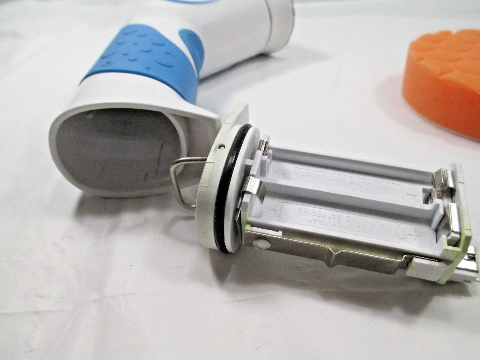 ROTATING CLEANER CORDLESS BATTERY OPERATED B&D PREOWNED