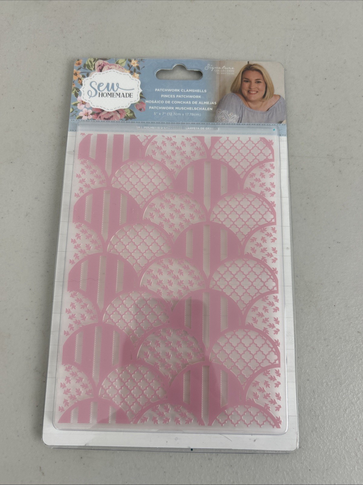 Crafter's Companion Sew Homemade Patchwork Clamshells 5" x 7" Embossing Folder