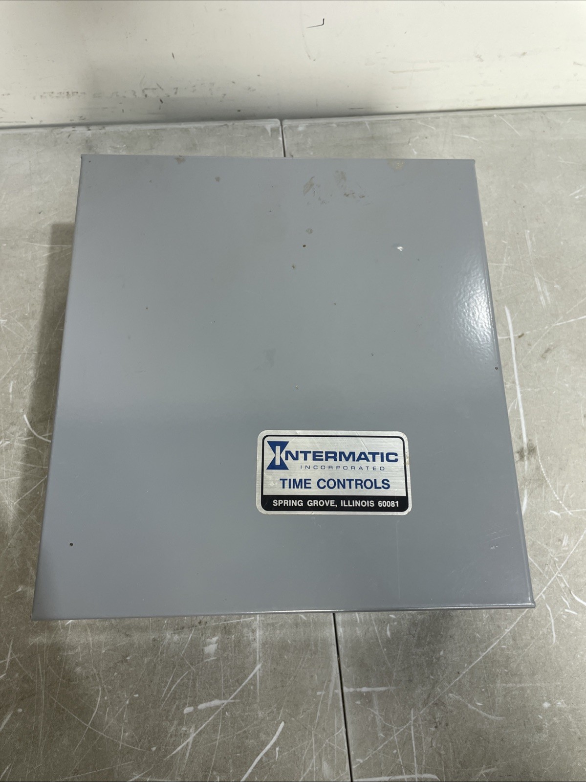 Intermatic Programmable Time Switch V47171 with day skipper, SPST,6 Amp 125Volt