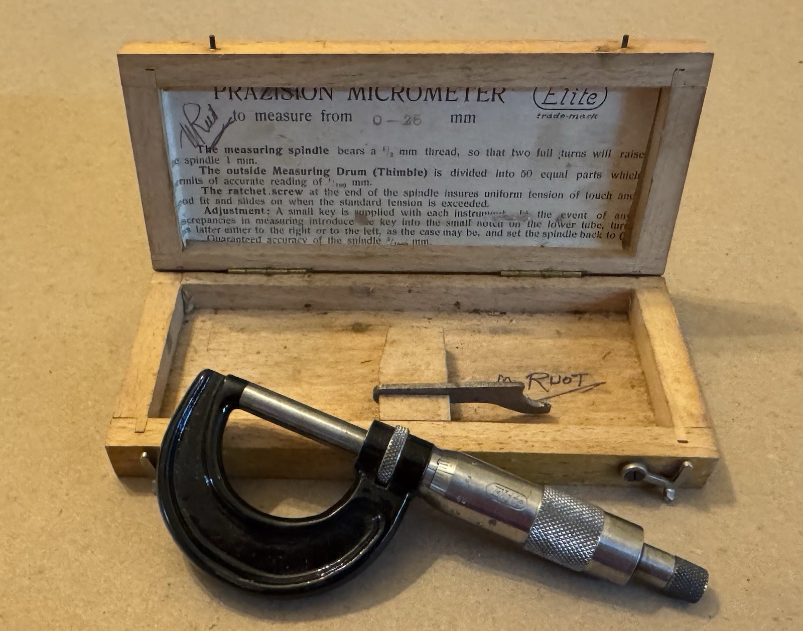 Vintage Elite Precision 0-25mm Micrometer in Wooden Box