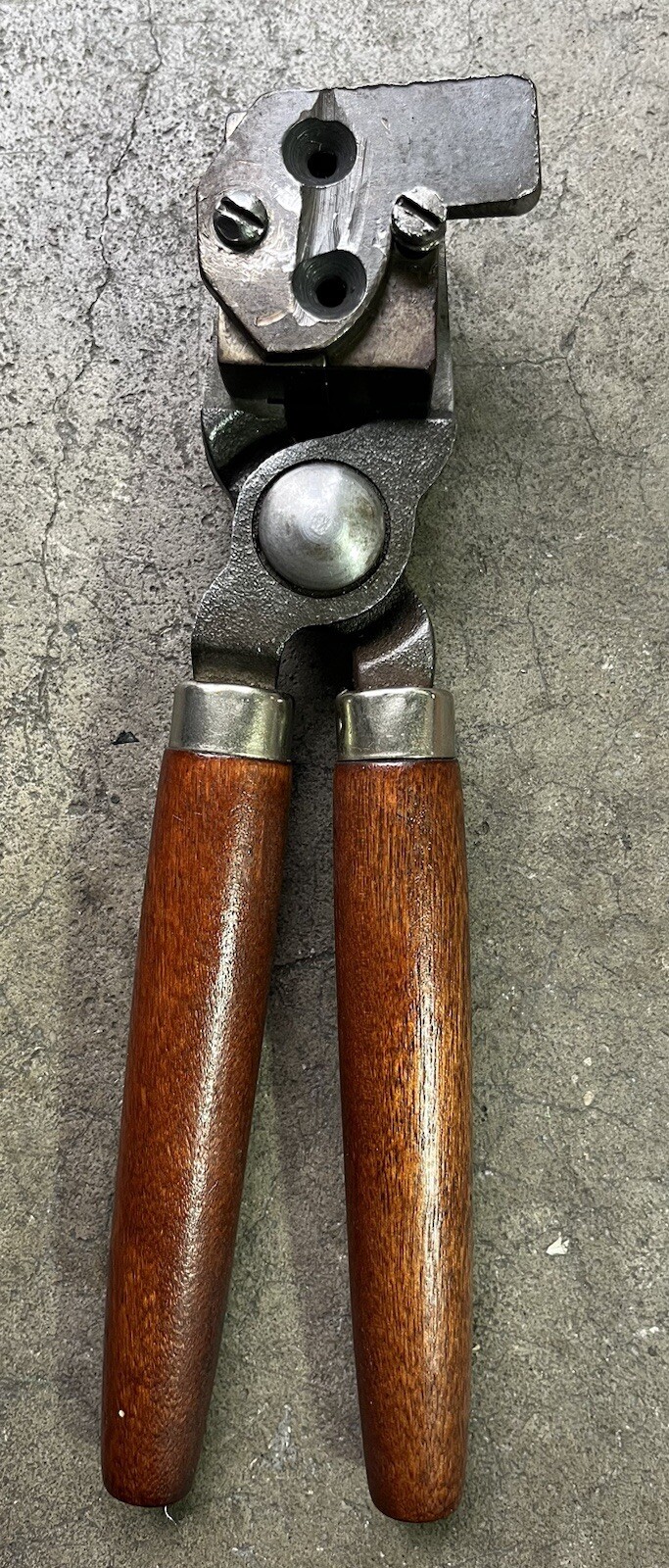 Hensley & Gibbs 2 Cavity Bullet Mold #130 .451 Diameter 185Gr Flat Base W/Handle