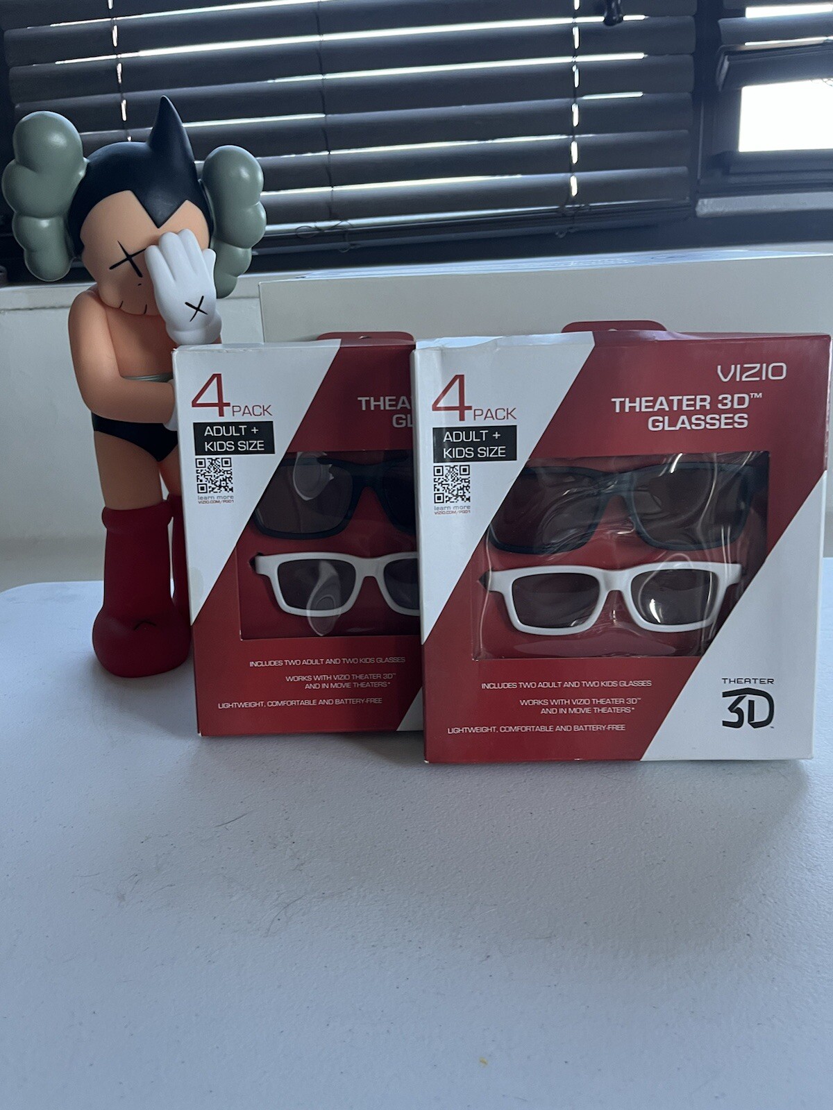 VIDIO 4 FOUR FAMILY PACK 3D THEATER GLASSES  4 ADULT & 4 CHILD BRand New