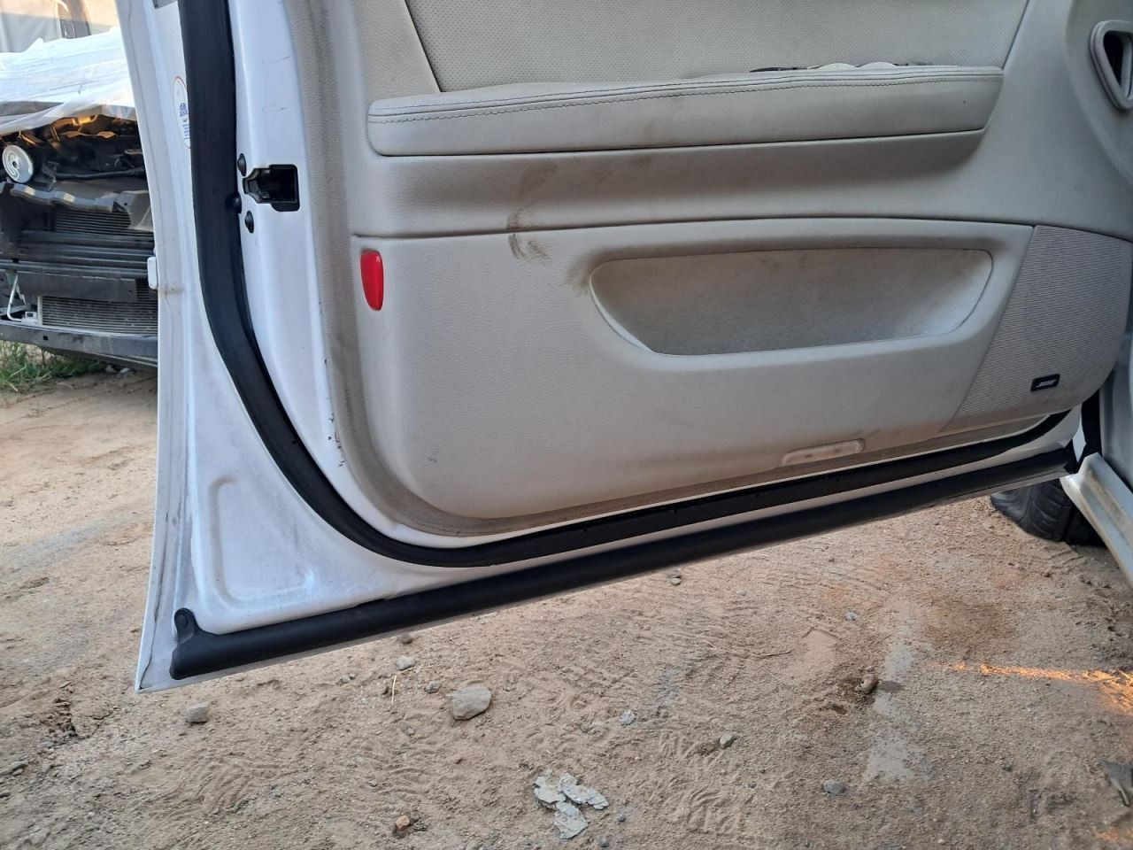 DTS 2011 Glove Box 4776953