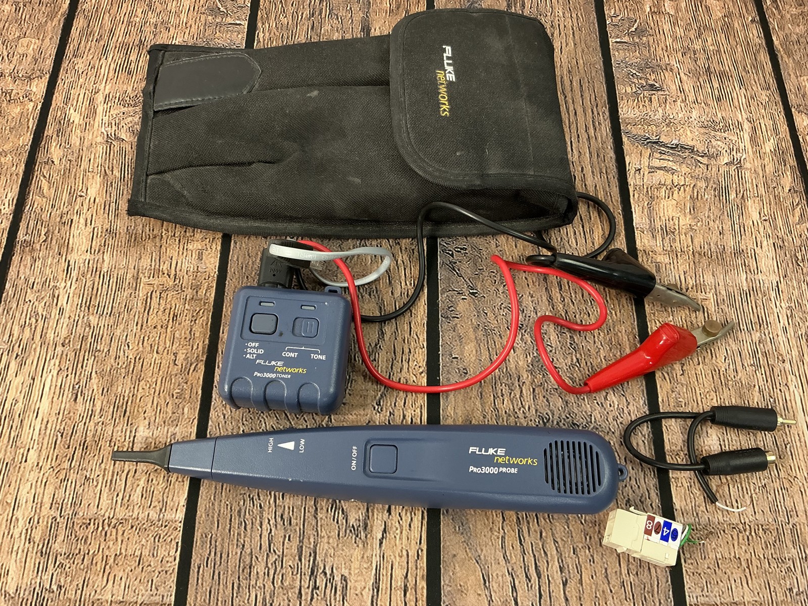 FLUKE Networks Pro3000 Tone & Probe Kit Cable Tracer Tester w/ Carrying Case