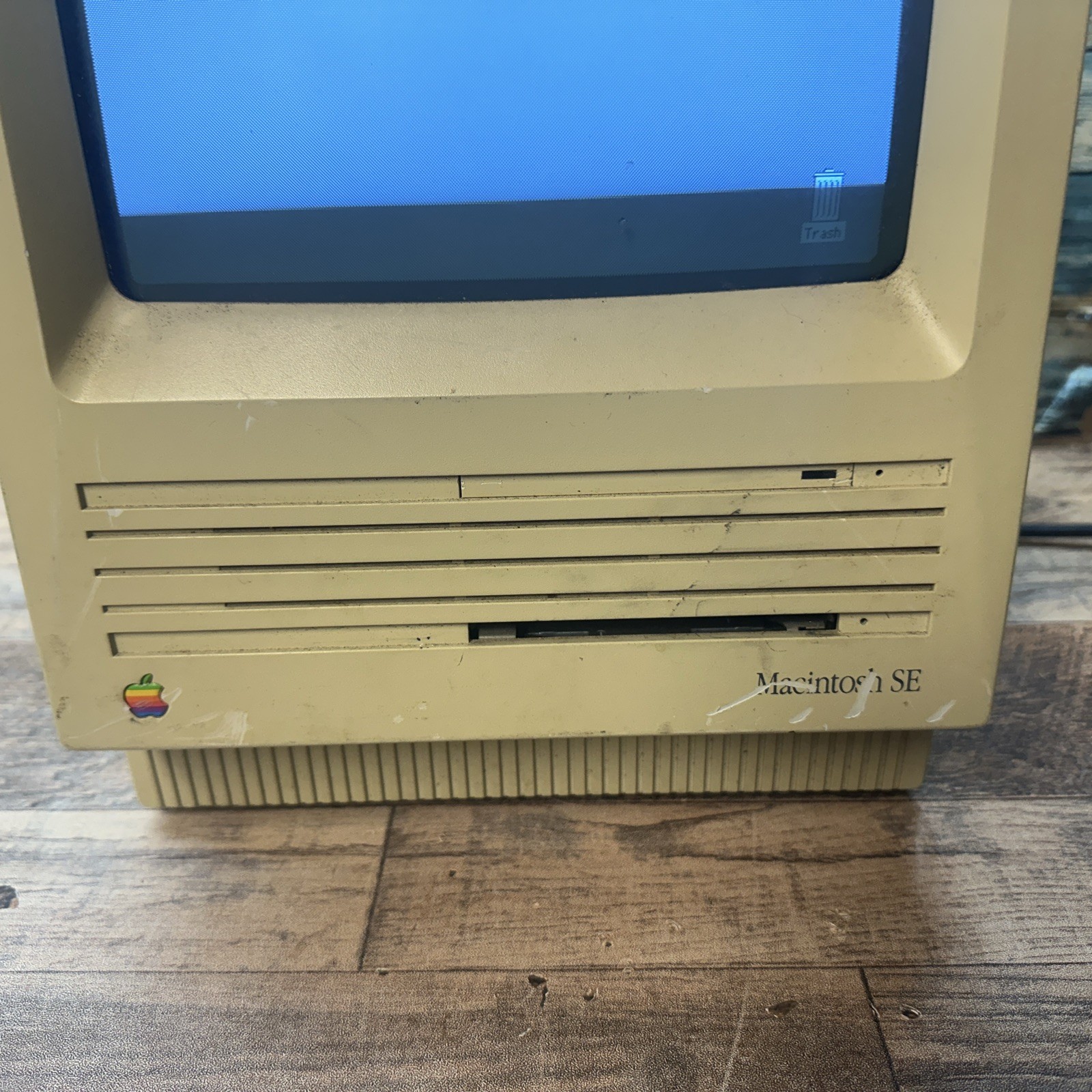 Vintage Apple Macintosh SE Model M5011 Computer - Powers & Boots, As Is