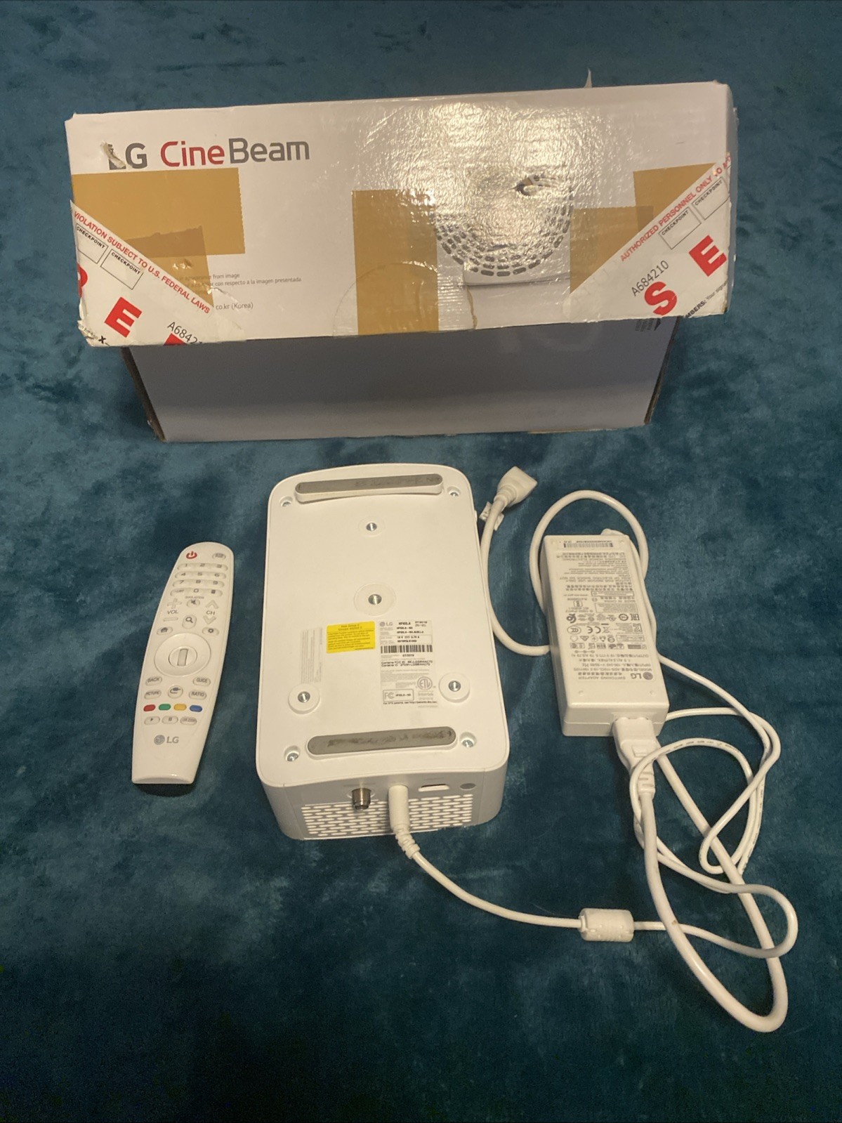 LG CineBeam HF60LA