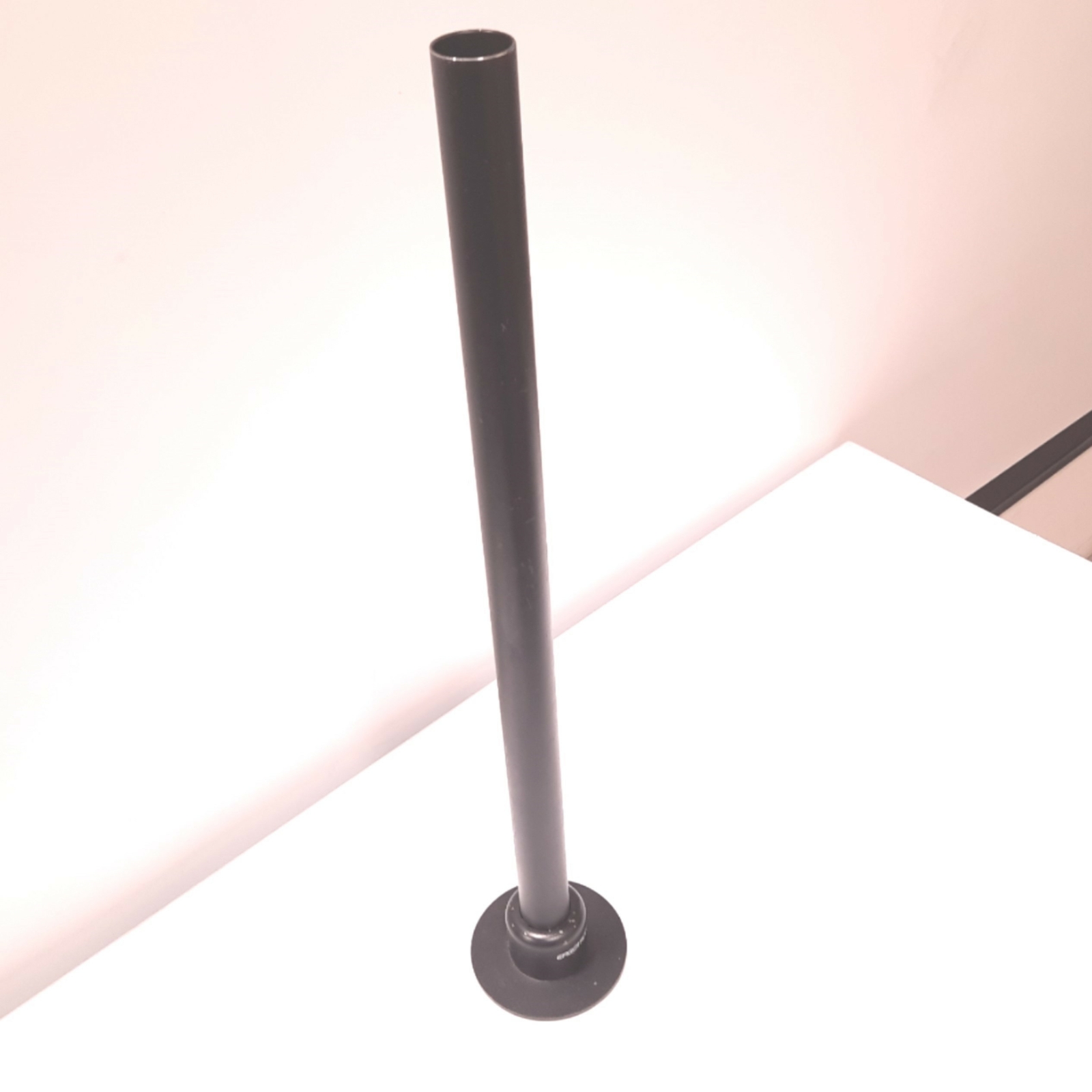 Ergotron 20-137-200 DS100 Mounting Pole, Black, Length: 28", With Base
