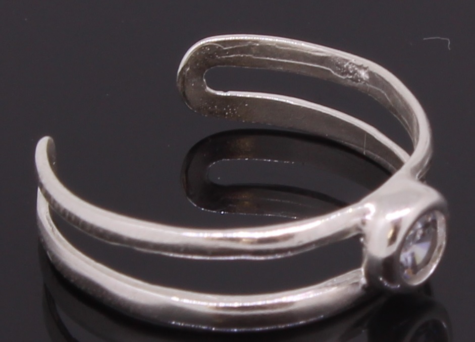 Silver Toe Ring With CZ Stone