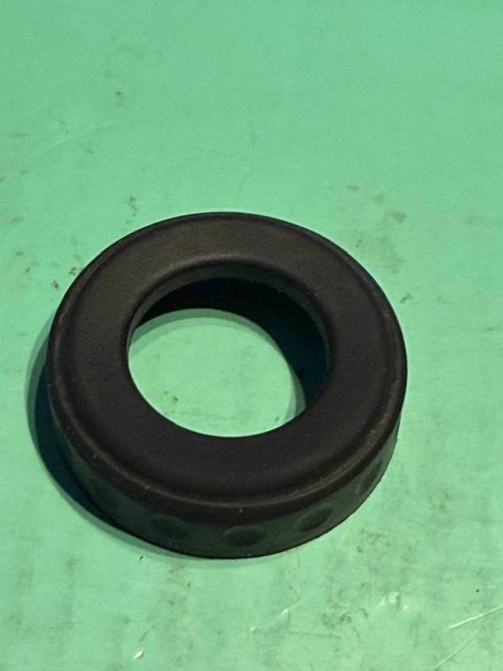 ORIGINAL OEM EYE CAP FOR LEUPOLD GX-1i GOLF RANGEFINDER.