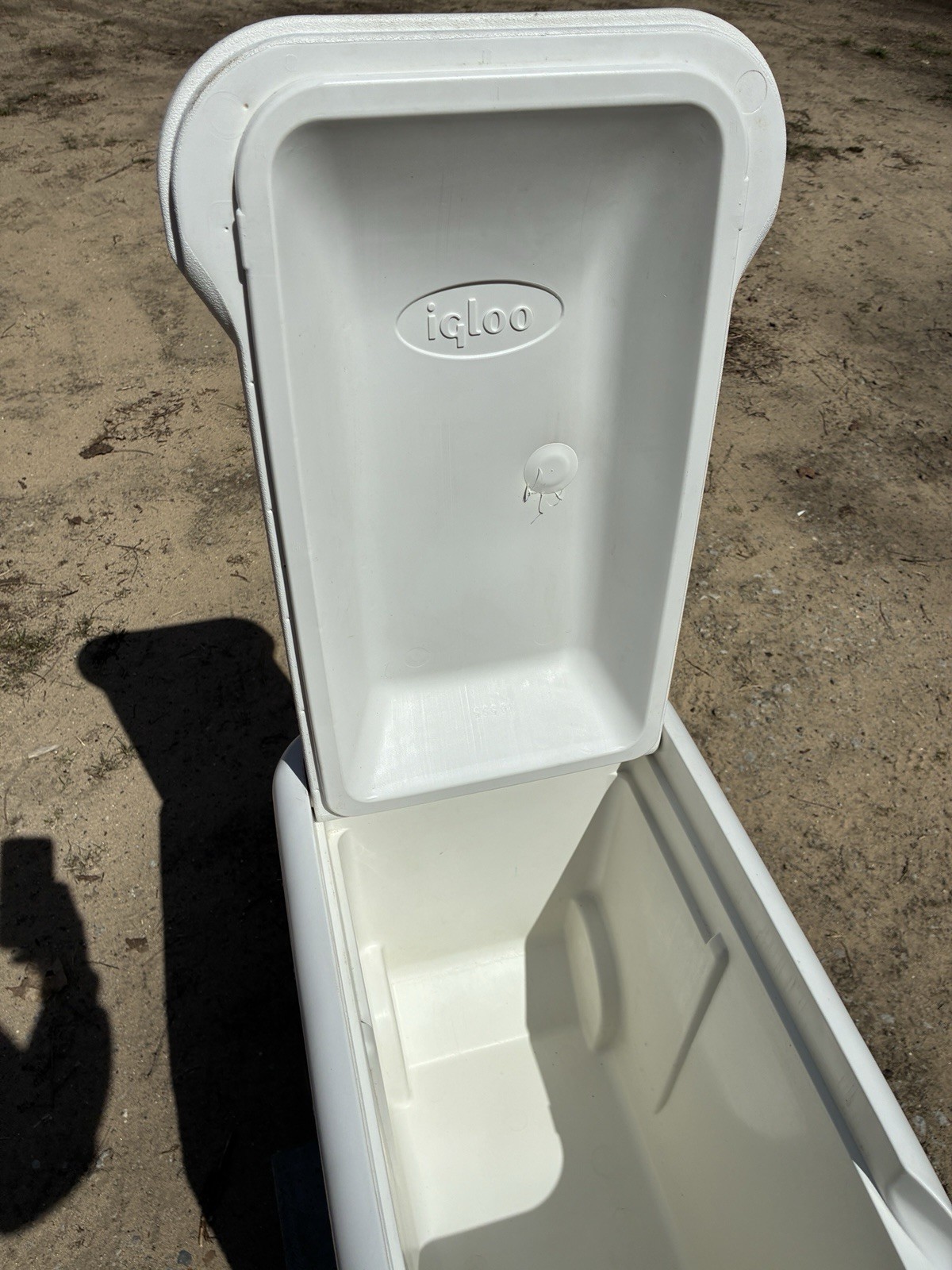 Igloo Max Cold 5 Day Roller Cooler 56 Can Capacity 40-Quart Made In USA