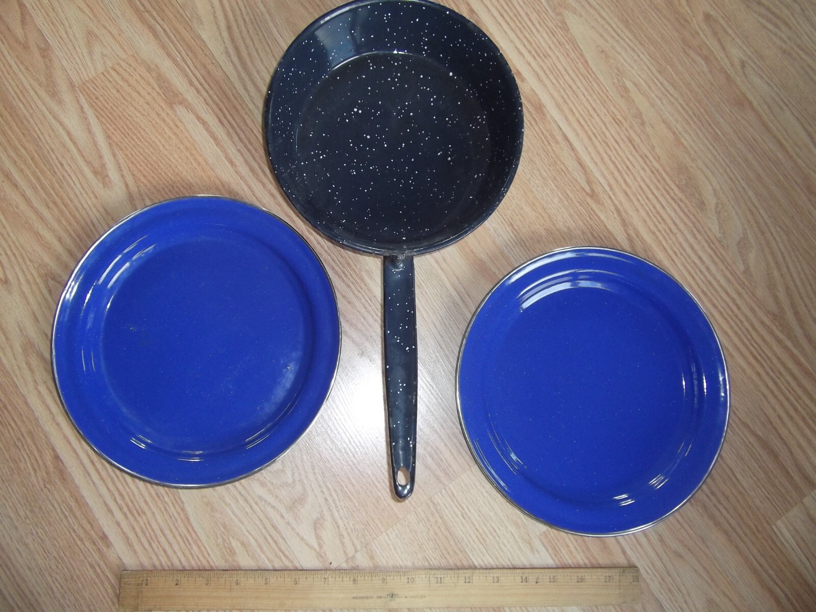 CIVIL WAR REINACTORS FRYING PAN AND PLATES, GRANITE WARE