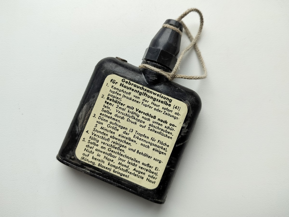 German RARE 1945 latewar decontamination bottle GAS MASK Wehrmacht WH original