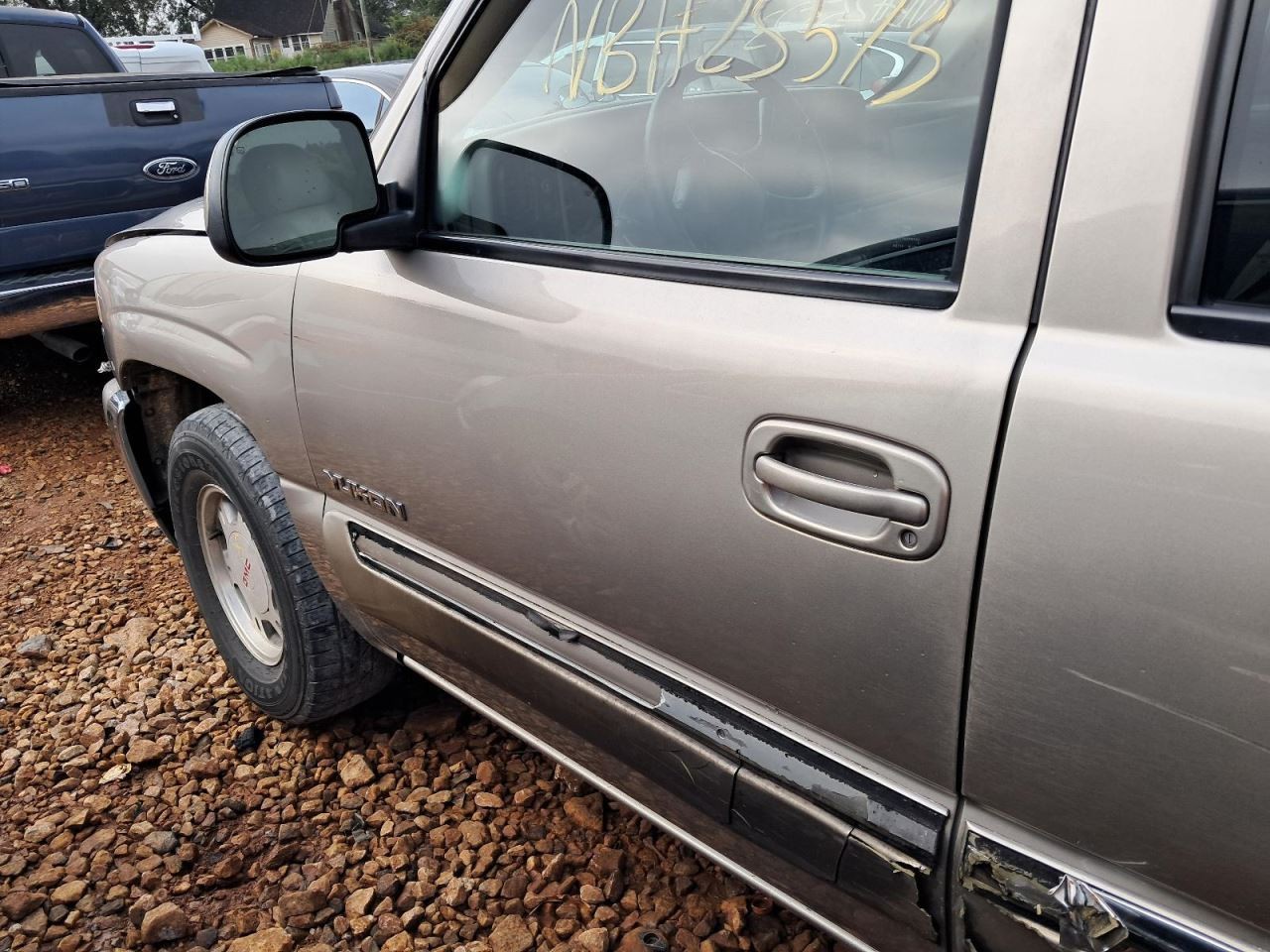 YUKON 2000 Glove Box 4779662