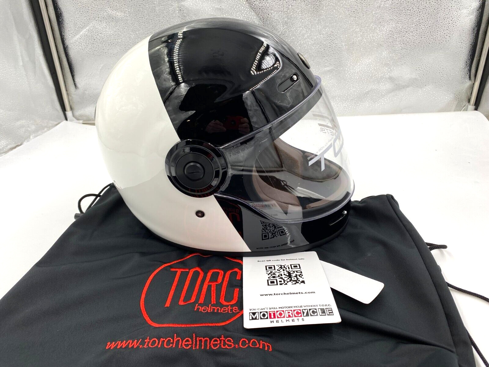 TORC T1 Retro Full Face Motorcycle Helmet Fifty One Fifty Size XS - T105515021