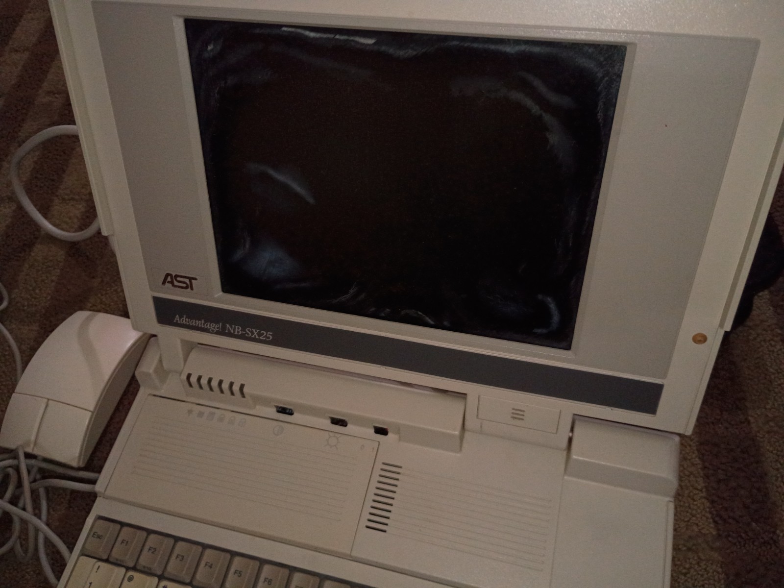AST Advantage NB-SX25 Vintage Laptop Computer w/ Mouse, Adapter & Bag( UNTESTED)