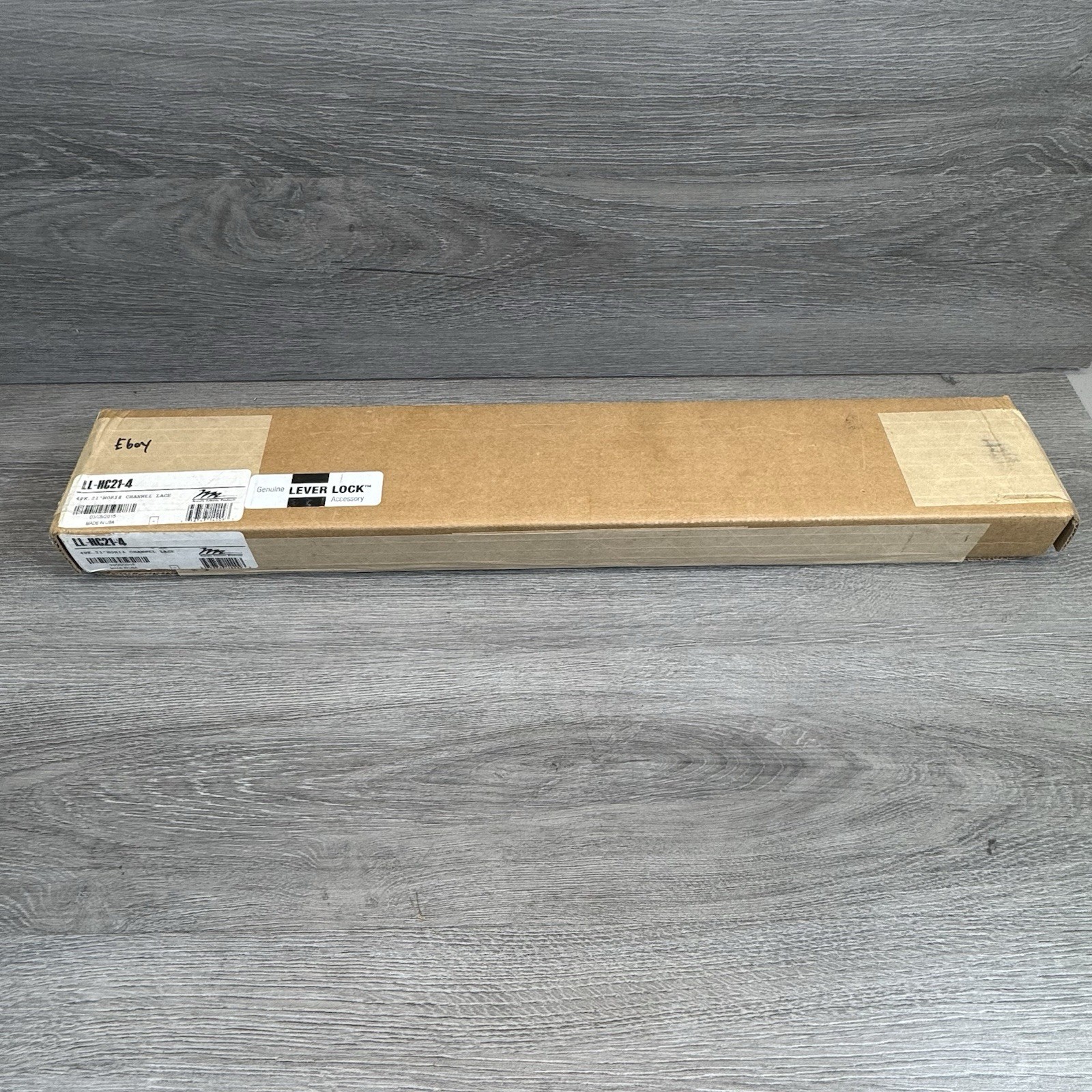 Middle Atlantic LL-HC21-4 21" Lever Lock Horizontal Channel Lace