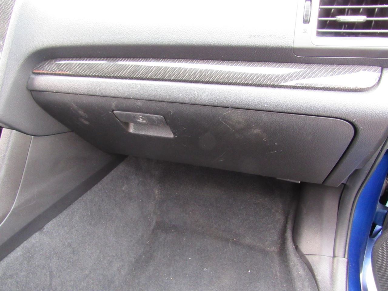 V60       2015 Glove Box 1100904