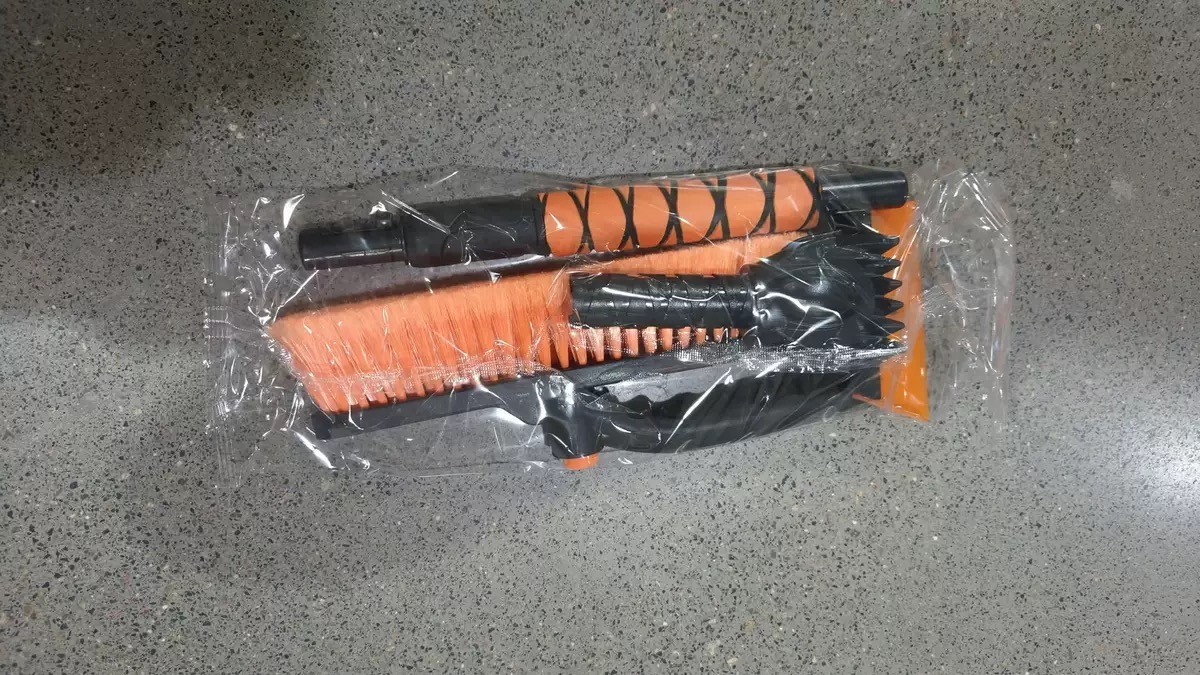 360°Rotating Extendable Snow Brush and Ice Scraper, Telescoping Ice Scraper 35.4