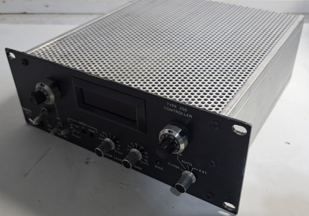 MKS Instruments Type 250 Pressure Flow Controller, Controller Type 250C-1-D