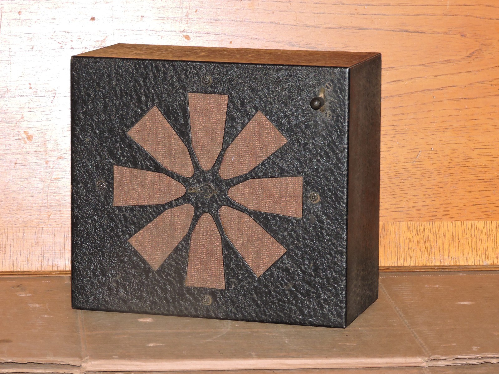 HALLICRAFTERS PM-8-S  1930s SPEAKER CABINET  WITH JENSEN EIGHT  INCH  SPEAKER.