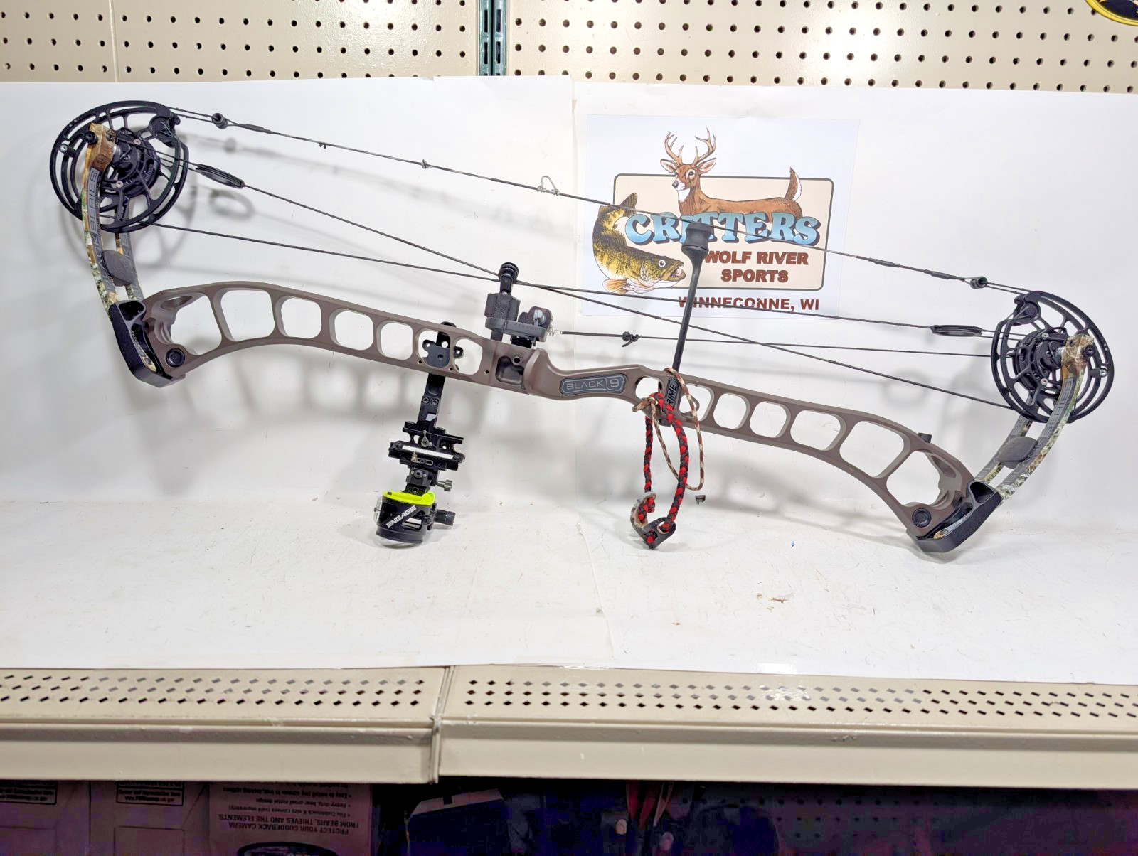 PRIME Black 9 Draw Length 27.5-33"  60-70 lbs Compound Bow Package! Right Hand!