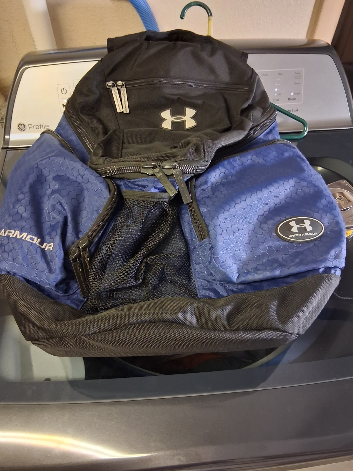 Under Armour Backpack Snowboarding Unique Hidden Flag/Seat Attached